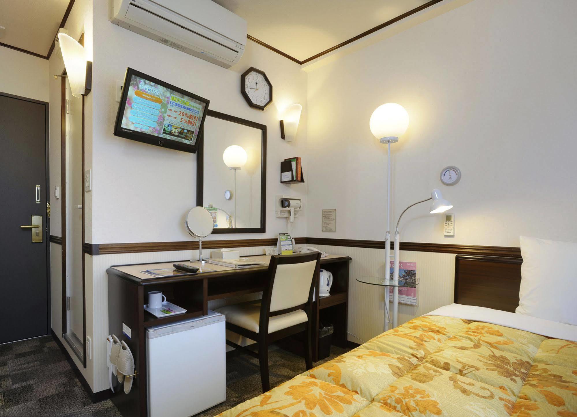 Toyoko Inn Hokkaido Sapporo-Eki Minami-Guchi Buitenkant foto