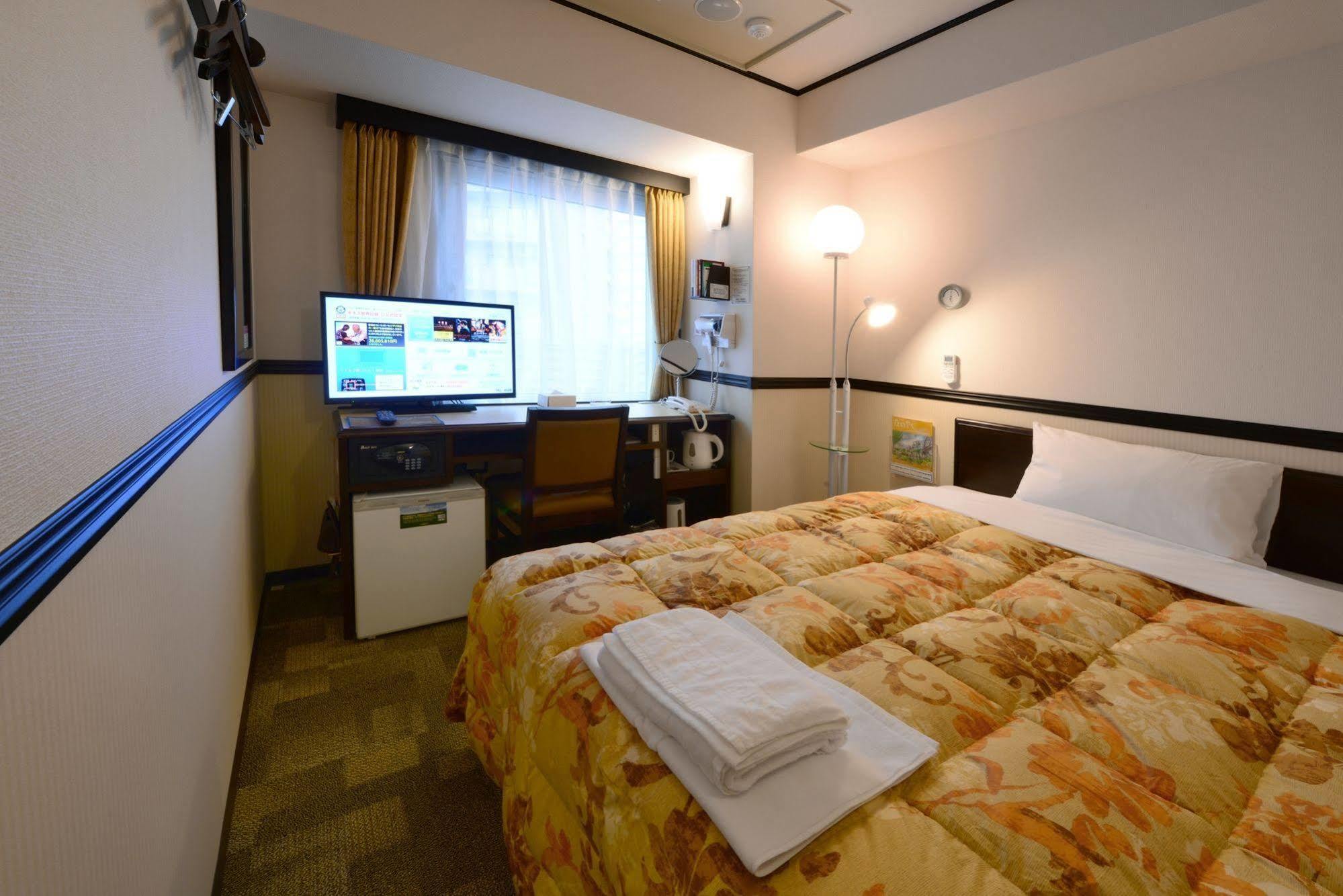 Toyoko Inn Hokkaido Sapporo-Eki Minami-Guchi Buitenkant foto